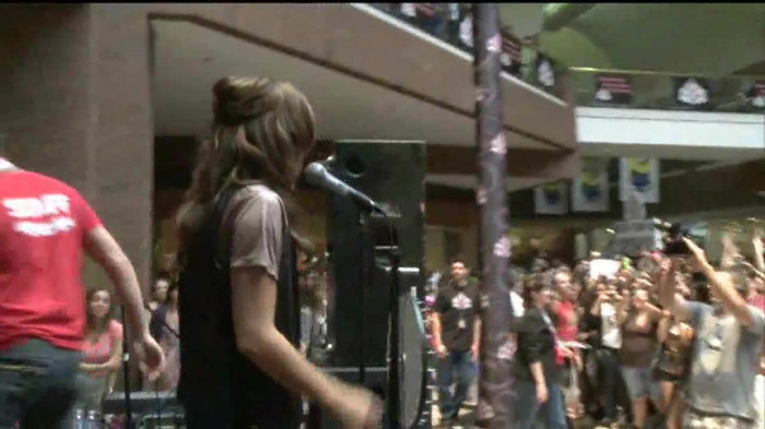 Demi Lovato  Live at Glendale Galleria  in LA for Cambio in HD 00384