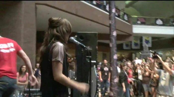 Demi Lovato  Live at Glendale Galleria  in LA for Cambio in HD 00386
