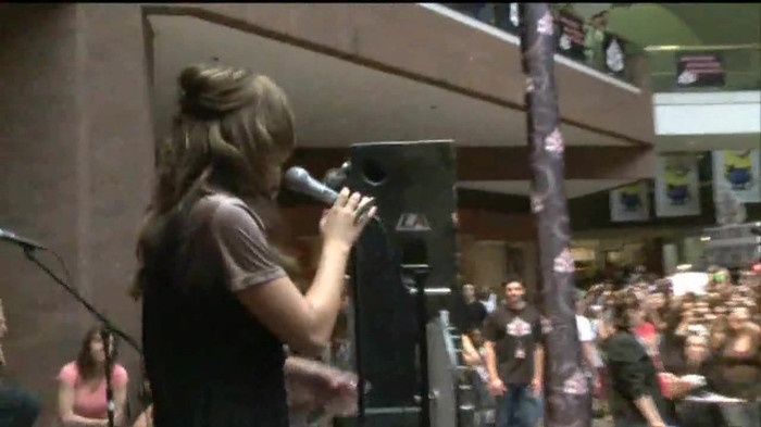 Demi Lovato  Live at Glendale Galleria  in LA for Cambio in HD 00402