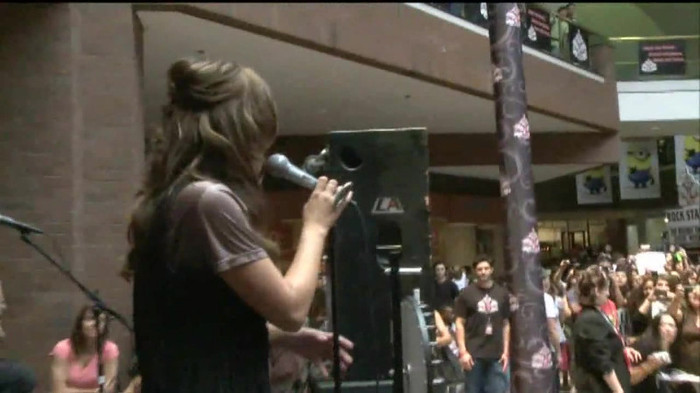 Demi Lovato  Live at Glendale Galleria  in LA for Cambio in HD 00406