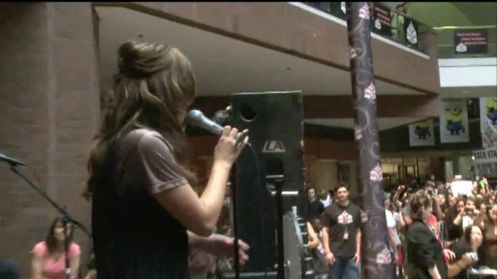 Demi Lovato  Live at Glendale Galleria  in LA for Cambio in HD 00407