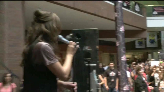 Demi Lovato  Live at Glendale Galleria  in LA for Cambio in HD 00419