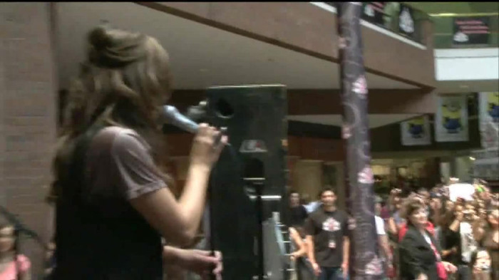 Demi Lovato  Live at Glendale Galleria  in LA for Cambio in HD 00422