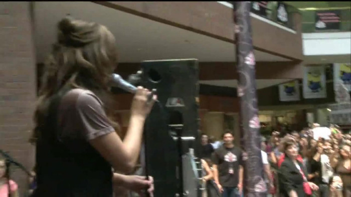 Demi Lovato  Live at Glendale Galleria  in LA for Cambio in HD 00423
