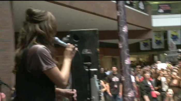 Demi Lovato  Live at Glendale Galleria  in LA for Cambio in HD 00426