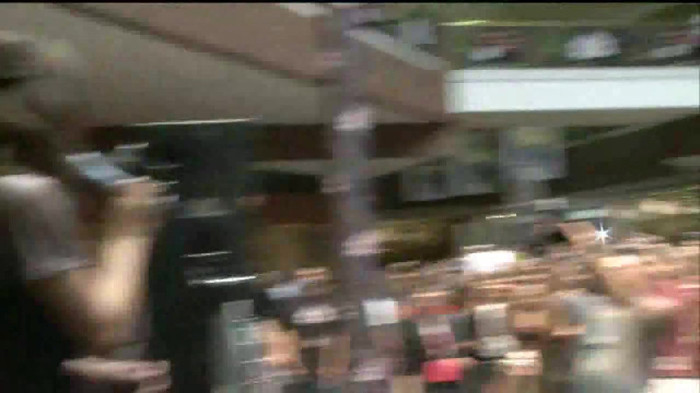 Demi Lovato  Live at Glendale Galleria  in LA for Cambio in HD 00433