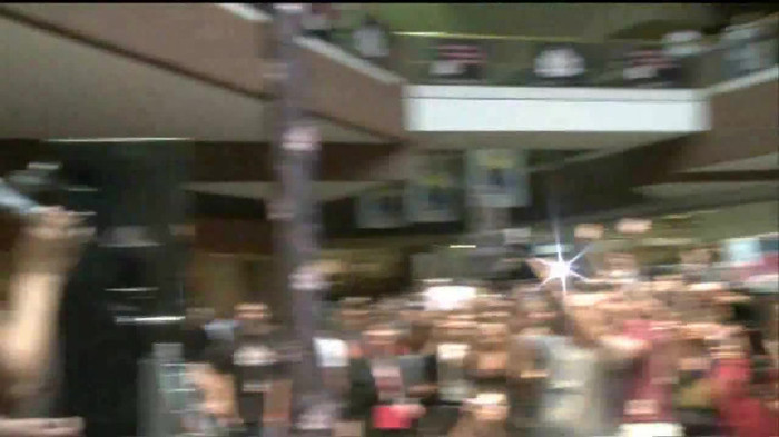 Demi Lovato  Live at Glendale Galleria  in LA for Cambio in HD 00437