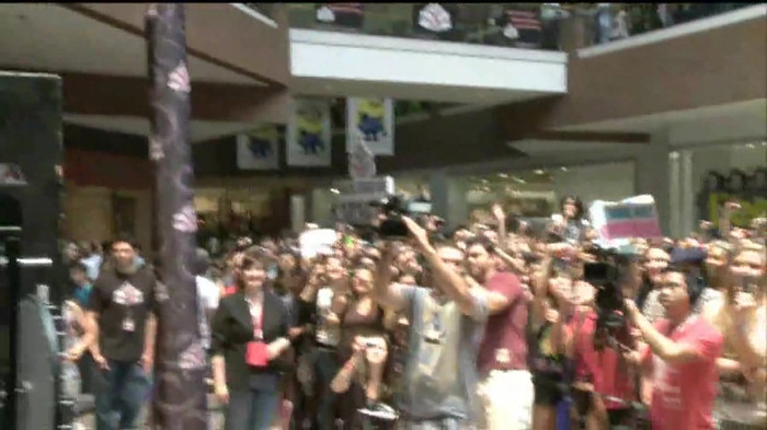 Demi Lovato  Live at Glendale Galleria  in LA for Cambio in HD 00451