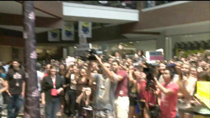 Demi Lovato  Live at Glendale Galleria  in LA for Cambio in HD 00457
