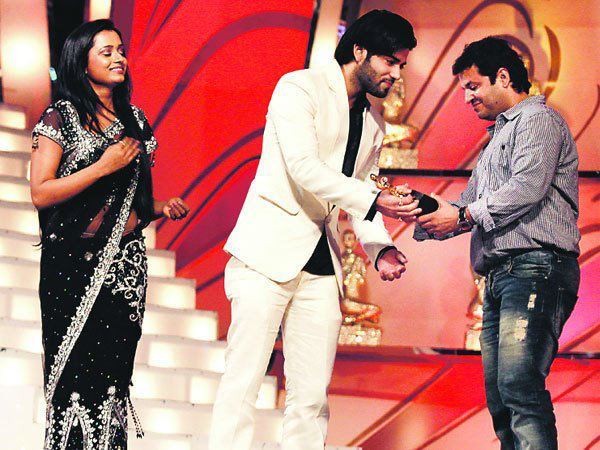 381233_305837842767525_282690118415631_1216503_1869875635_n