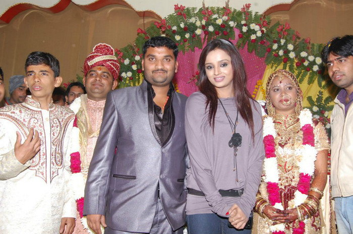 393681_255388344521098_100001498042113_643231_145533852_n