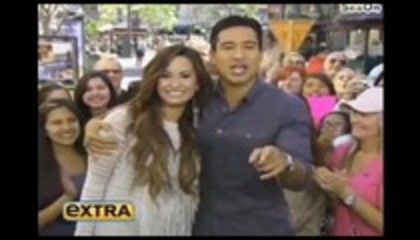 Demi Lovato Extra at The Grove (1010)