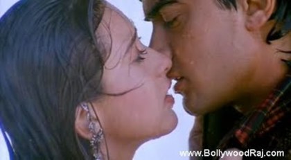  - Kareshma kapoor kiss scene