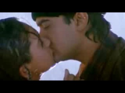  - Kareshma kapoor kiss scene