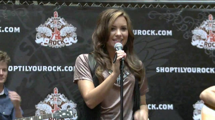 Demi Lovato  Live at Glendale Galleria  in LA for Cambio in HD 00525