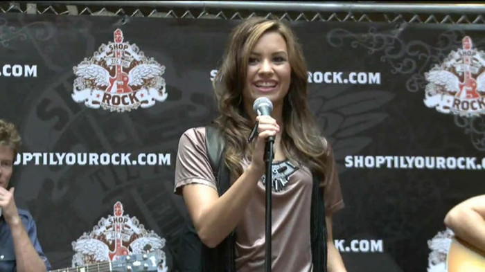 Demi Lovato  Live at Glendale Galleria  in LA for Cambio in HD 00542