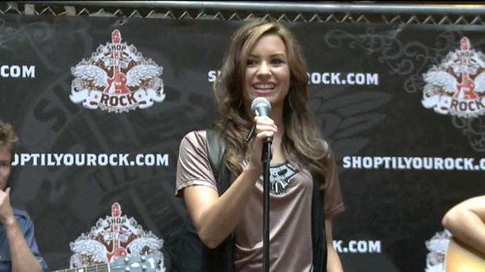 Demi Lovato  Live at Glendale Galleria  in LA for Cambio in HD 00547