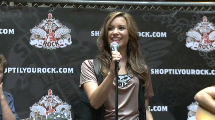 Demi Lovato  Live at Glendale Galleria  in LA for Cambio in HD 00561 - Demilush - Live at Glendale Galleria in LA for Cambio Part oo1