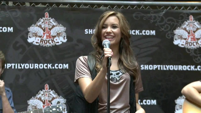 Demi Lovato  Live at Glendale Galleria  in LA for Cambio in HD 00566