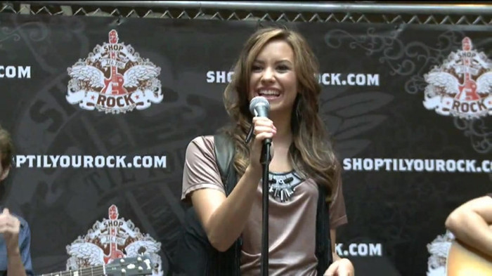 Demi Lovato  Live at Glendale Galleria  in LA for Cambio in HD 00571 - Demilush - Live at Glendale Galleria in LA for Cambio Part oo1
