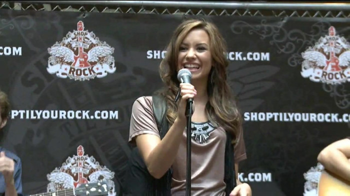 Demi Lovato  Live at Glendale Galleria  in LA for Cambio in HD 00573 - Demilush - Live at Glendale Galleria in LA for Cambio Part oo1