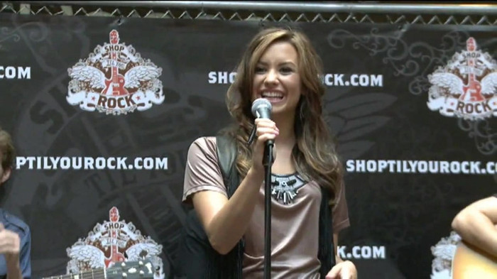 Demi Lovato  Live at Glendale Galleria  in LA for Cambio in HD 00574 - Demilush - Live at Glendale Galleria in LA for Cambio Part oo1
