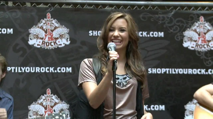 Demi Lovato  Live at Glendale Galleria  in LA for Cambio in HD 00578 - Demilush - Live at Glendale Galleria in LA for Cambio Part oo1