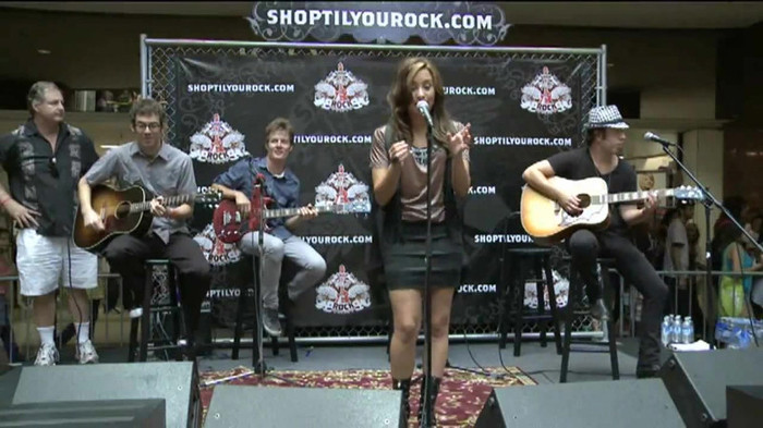 Demi Lovato  Live at Glendale Galleria  in LA for Cambio in HD 01534