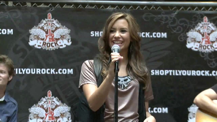 Demi Lovato  Live at Glendale Galleria  in LA for Cambio in HD 00592 - Demilush - Live at Glendale Galleria in LA for Cambio Part oo1