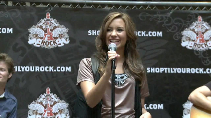 Demi Lovato  Live at Glendale Galleria  in LA for Cambio in HD 00593 - Demilush - Live at Glendale Galleria in LA for Cambio Part oo1