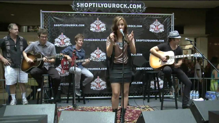 Demi Lovato  Live at Glendale Galleria  in LA for Cambio in HD 01547