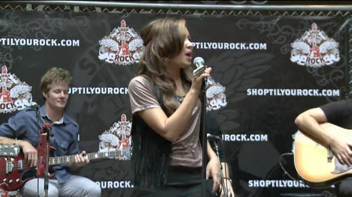 Demi Lovato  Live at Glendale Galleria  in LA for Cambio in HD 01066
