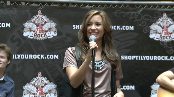 Demi Lovato  Live at Glendale Galleria  in LA for Cambio in HD 00596 - Demilush - Live at Glendale Galleria in LA for Cambio Part oo1