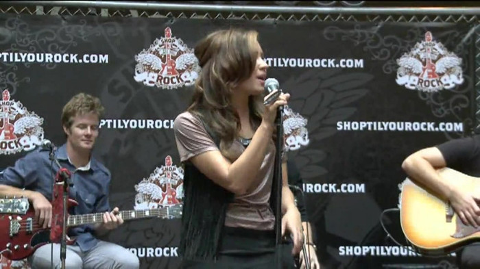 Demi Lovato  Live at Glendale Galleria  in LA for Cambio in HD 01070