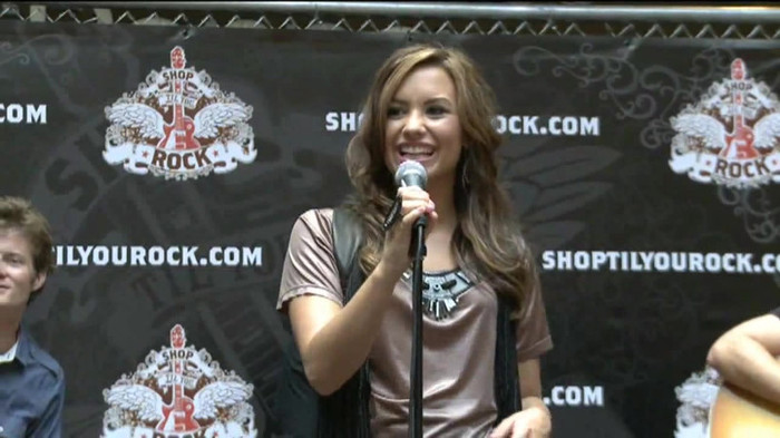 Demi Lovato  Live at Glendale Galleria  in LA for Cambio in HD 00600 - Demilush - Live at Glendale Galleria in LA for Cambio Part oo1