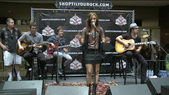 Demi Lovato  Live at Glendale Galleria  in LA for Cambio in HD 01556