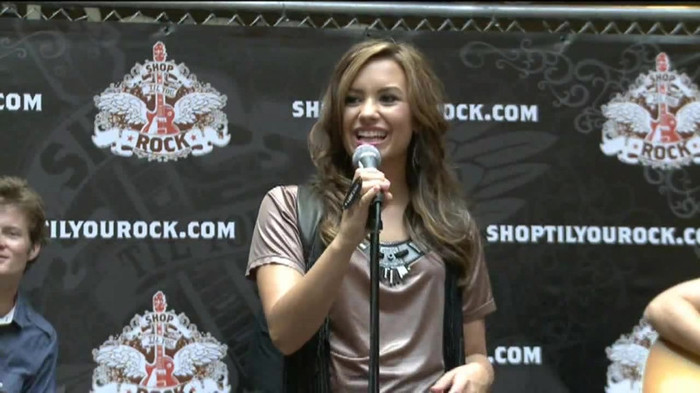 Demi Lovato  Live at Glendale Galleria  in LA for Cambio in HD 00602 - Demilush - Live at Glendale Galleria in LA for Cambio Part oo1