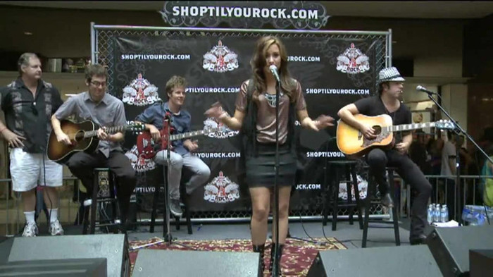 Demi Lovato  Live at Glendale Galleria  in LA for Cambio in HD 01558