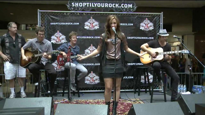 Demi Lovato  Live at Glendale Galleria  in LA for Cambio in HD 01565