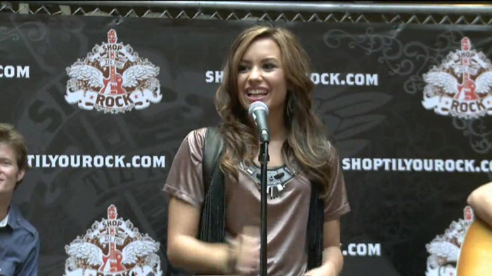 Demi Lovato  Live at Glendale Galleria  in LA for Cambio in HD 00613 - Demilush - Live at Glendale Galleria in LA for Cambio Part oo1