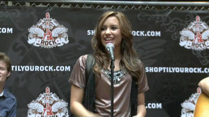 Demi Lovato  Live at Glendale Galleria  in LA for Cambio in HD 00614