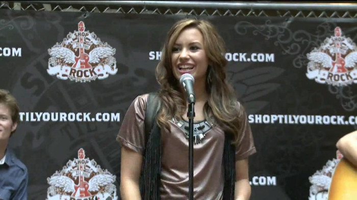 Demi Lovato  Live at Glendale Galleria  in LA for Cambio in HD 00616 - Demilush - Live at Glendale Galleria in LA for Cambio Part oo1