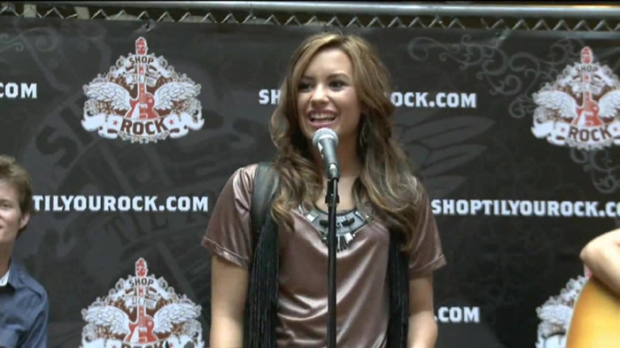 Demi Lovato  Live at Glendale Galleria  in LA for Cambio in HD 00618 - Demilush - Live at Glendale Galleria in LA for Cambio Part oo1