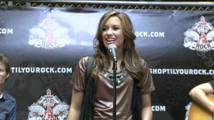Demi Lovato  Live at Glendale Galleria  in LA for Cambio in HD 00625 - Demilush - Live at Glendale Galleria in LA for Cambio Part oo1