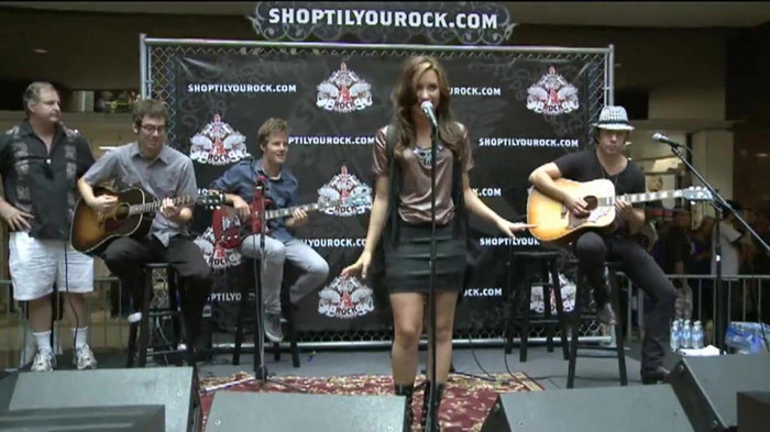 Demi Lovato  Live at Glendale Galleria  in LA for Cambio in HD 01583