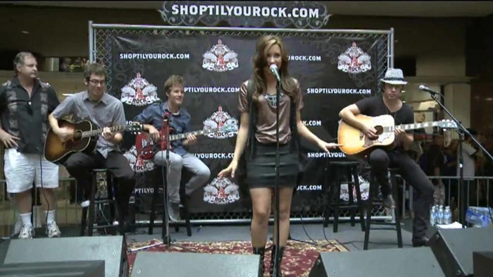 Demi Lovato  Live at Glendale Galleria  in LA for Cambio in HD 01584