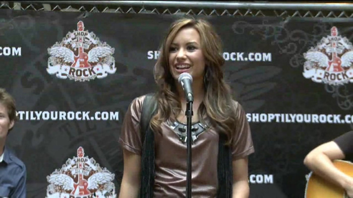 Demi Lovato  Live at Glendale Galleria  in LA for Cambio in HD 00631