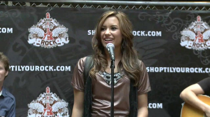 Demi Lovato  Live at Glendale Galleria  in LA for Cambio in HD 00633 - Demilush - Live at Glendale Galleria in LA for Cambio Part oo1