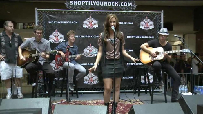 Demi Lovato  Live at Glendale Galleria  in LA for Cambio in HD 01588
