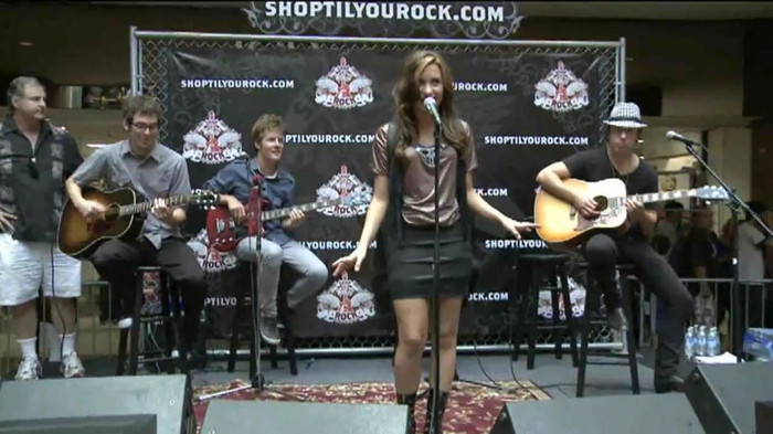 Demi Lovato  Live at Glendale Galleria  in LA for Cambio in HD 01591